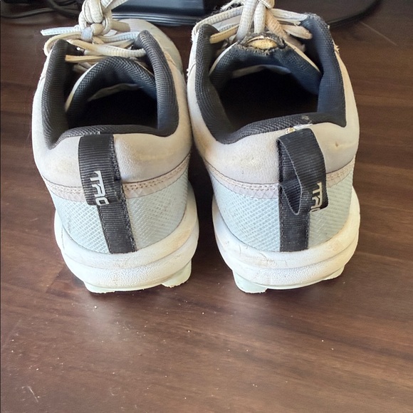 Nike Beige and Black Men's Shoes - Picture 3 of 5